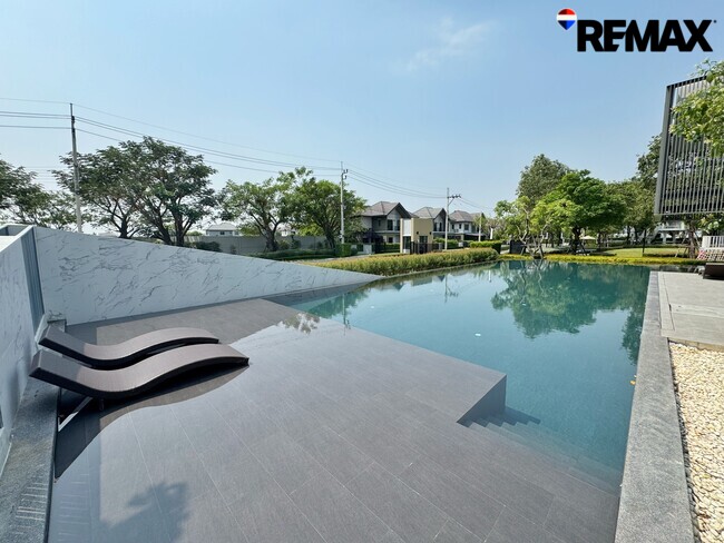 ขายขาดทุนกว่าล้าน! บ้านเดี่ยVenue Flow แจ้งวัฒนะ หลังใหญ่ 73 ตร.ว. ตำแหน่ง Rare Item วิวสวนส่วนกลางหน้าบ้าน (ไม่ชนใคร) 5 นอน สภาพใหม่พร้อมอยู่