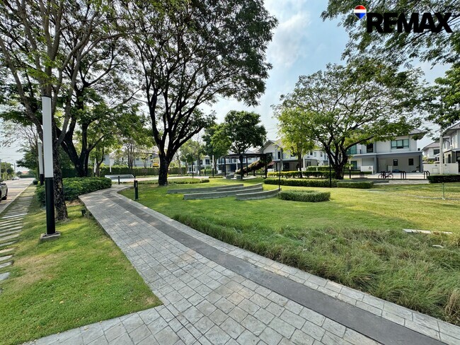 ขายขาดทุนกว่าล้าน! บ้านเดี่ยVenue Flow แจ้งวัฒนะ หลังใหญ่ 73 ตร.ว. ตำแหน่ง Rare Item วิวสวนส่วนกลางหน้าบ้าน (ไม่ชนใคร) 5 นอน สภาพใหม่พร้อมอยู่