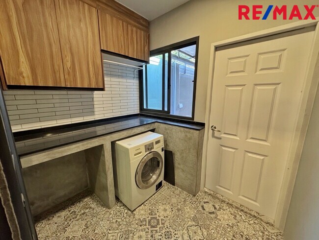 ขายขาดทุนกว่าล้าน! บ้านเดี่ยVenue Flow แจ้งวัฒนะ หลังใหญ่ 73 ตร.ว. ตำแหน่ง Rare Item วิวสวนส่วนกลางหน้าบ้าน (ไม่ชนใคร) 5 นอน สภาพใหม่พร้อมอยู่