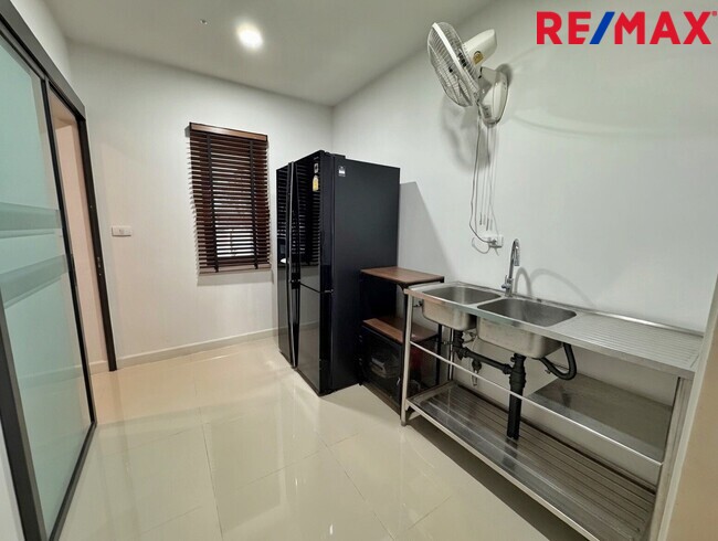 ขายขาดทุนกว่าล้าน! บ้านเดี่ยVenue Flow แจ้งวัฒนะ หลังใหญ่ 73 ตร.ว. ตำแหน่ง Rare Item วิวสวนส่วนกลางหน้าบ้าน (ไม่ชนใคร) 5 นอน สภาพใหม่พร้อมอยู่