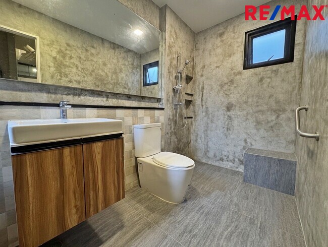 ขายขาดทุนกว่าล้าน! บ้านเดี่ยVenue Flow แจ้งวัฒนะ หลังใหญ่ 73 ตร.ว. ตำแหน่ง Rare Item วิวสวนส่วนกลางหน้าบ้าน (ไม่ชนใคร) 5 นอน สภาพใหม่พร้อมอยู่