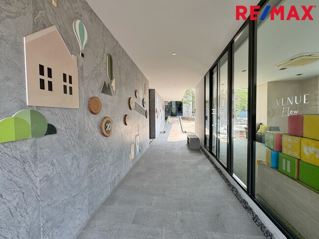 ขายขาดทุนกว่าล้าน! บ้านเดี่ยVenue Flow แจ้งวัฒนะ หลังใหญ่ 73 ตร.ว. ตำแหน่ง Rare Item วิวสวนส่วนกลางหน้าบ้าน (ไม่ชนใคร) 5 นอน สภาพใหม่พร้อมอยู่