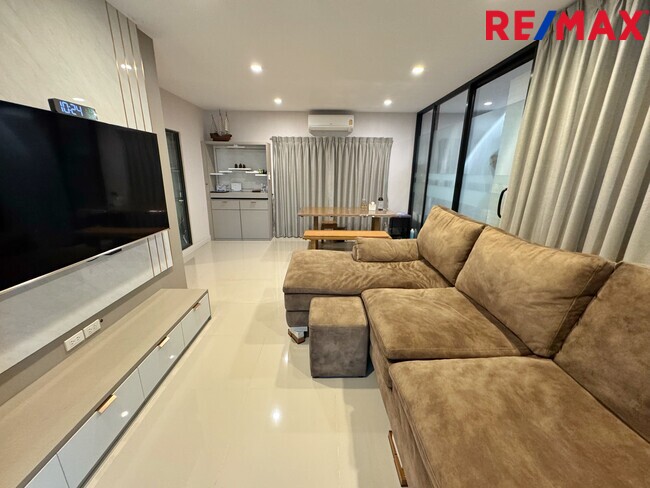 ขายขาดทุนกว่าล้าน! บ้านเดี่ยVenue Flow แจ้งวัฒนะ หลังใหญ่ 73 ตร.ว. ตำแหน่ง Rare Item วิวสวนส่วนกลางหน้าบ้าน (ไม่ชนใคร) 5 นอน สภาพใหม่พร้อมอยู่