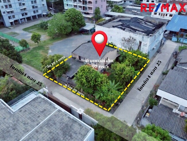 ขายที่ดินพร้อมบ้านเดี่ยว โชคชัย 4 ซอย 25 ขนาด 97 ตร.ว. หน้ากว้าง 20 เมตร ทรงสวยที่สุดในย่าน! ใกล้รถไฟฟ้าสายสีเหลือง 1.5 กม. — เหมาะสร้างบ้านหรูหรือรีโนเวท