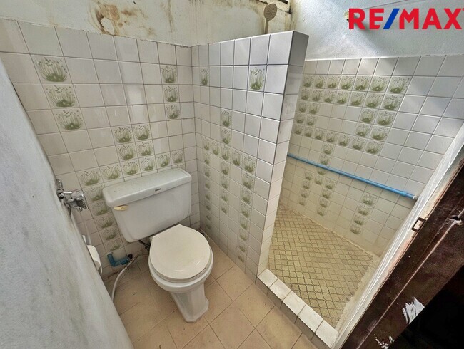 ขายที่ดินพร้อมบ้านเดี่ยว โชคชัย 4 ซอย 25 ขนาด 97 ตร.ว. หน้ากว้าง 20 เมตร ทรงสวยที่สุดในย่าน! ใกล้รถไฟฟ้าสายสีเหลือง 1.5 กม. — เหมาะสร้างบ้านหรูหรือรีโนเวท