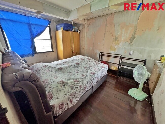 ขายที่ดินพร้อมบ้านเดี่ยว โชคชัย 4 ซอย 25 ขนาด 97 ตร.ว. หน้ากว้าง 20 เมตร ทรงสวยที่สุดในย่าน! ใกล้รถไฟฟ้าสายสีเหลือง 1.5 กม. — เหมาะสร้างบ้านหรูหรือรีโนเวท