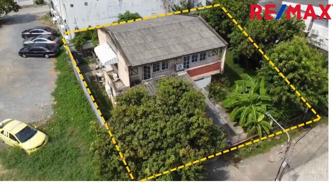 ขายที่ดินพร้อมบ้านเดี่ยว โชคชัย 4 ซอย 25 ขนาด 97 ตร.ว. หน้ากว้าง 20 เมตร ทรงสวยที่สุดในย่าน! ใกล้รถไฟฟ้าสายสีเหลือง 1.5 กม. — เหมาะสร้างบ้านหรูหรือรีโนเวท