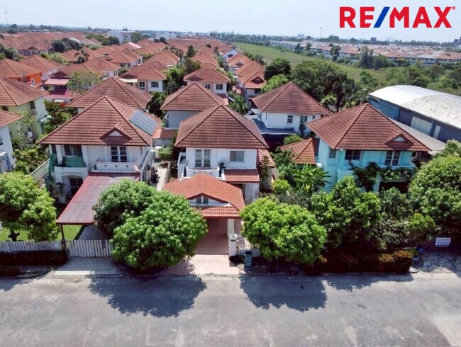 ขายบ้านเดี่ยว บางบัวทอง หมู่บ้าน ศิริวรรณ ชวนชม 66 ตร.ว. หลังริม ถนนเมน บางกรวย ไทรน้อย ใกล้รถไฟฟ้าสายสีม่วง ราคาถูกที่สุดในโครงการ!