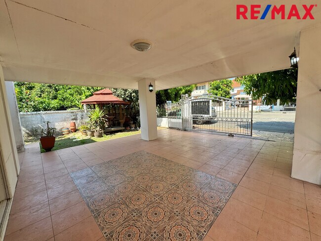 ขายบ้านเดี่ยว บางบัวทอง หมู่บ้าน ศิริวรรณ ชวนชม 66 ตร.ว. หลังริม ถนนเมน บางกรวย ไทรน้อย ใกล้รถไฟฟ้าสายสีม่วง ราคาถูกที่สุดในโครงการ!