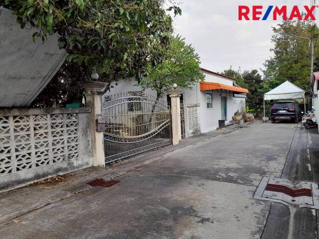 ขายบ้านพร้อมที่ดิน 194 ตร.วา ถนนพุทธมณฑลสาย 1 ซอยเพชรเกษม 68 เขตบางแค / ตารางวาละ 54,000 บาท พร้อมเข้าอยู่