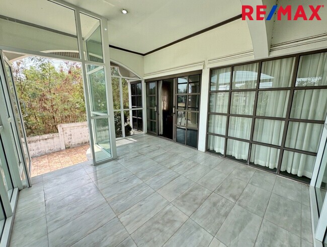 ขายบ้านเดี่ยวเมืองเอก รังสิต 94 ตร.ว. ใกล้ ม.รังสิต และรถไฟฟ้าหลักหก โครงสร้างแข็งแรง ราคาถูกที่สุดในย่าน!