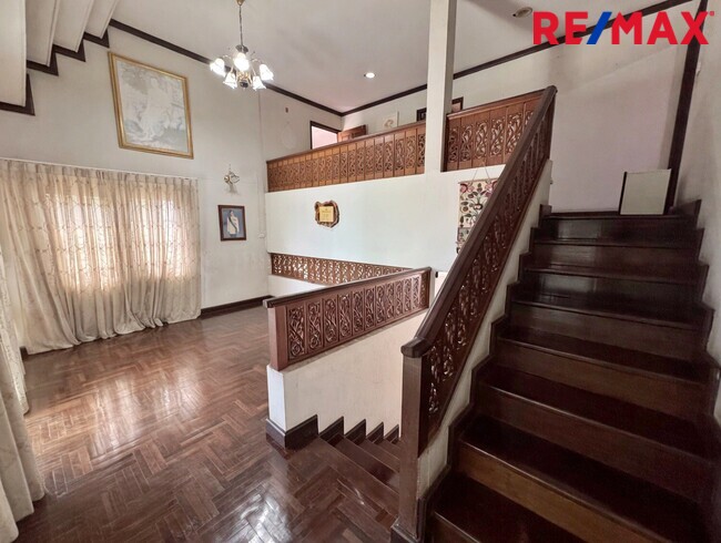 ขายบ้านเดี่ยวเมืองเอก รังสิต 94 ตร.ว. ใกล้ ม.รังสิต และรถไฟฟ้าหลักหก โครงสร้างแข็งแรง ราคาถูกที่สุดในย่าน!