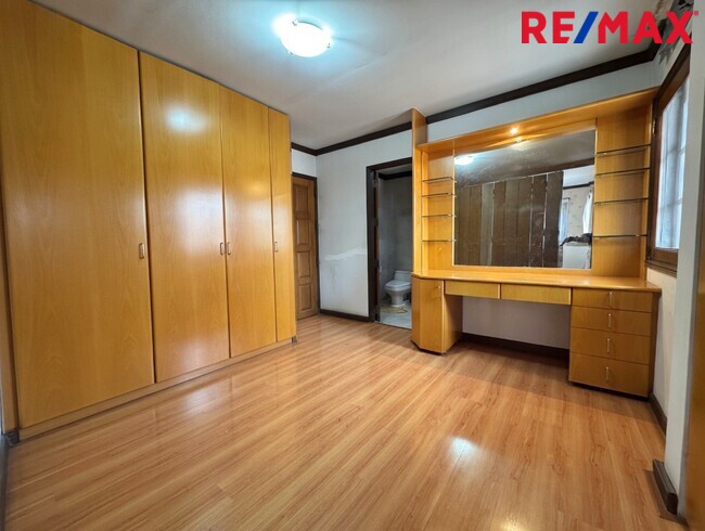 ขายบ้านเดี่ยวเมืองเอก รังสิต 94 ตร.ว. ใกล้ ม.รังสิต และรถไฟฟ้าหลักหก โครงสร้างแข็งแรง ราคาถูกที่สุดในย่าน!