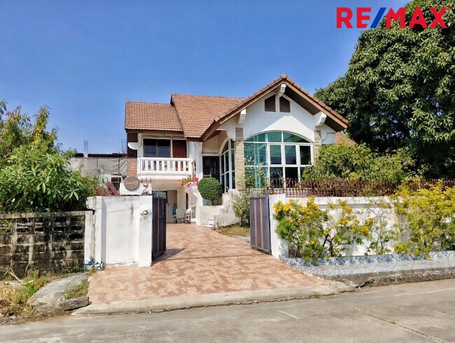 ขายบ้านเดี่ยวเมืองเอก รังสิต 94 ตร.ว. ใกล้ ม.รังสิต และรถไฟฟ้าหลักหก โครงสร้างแข็งแรง ราคาถูกที่สุดในย่าน!