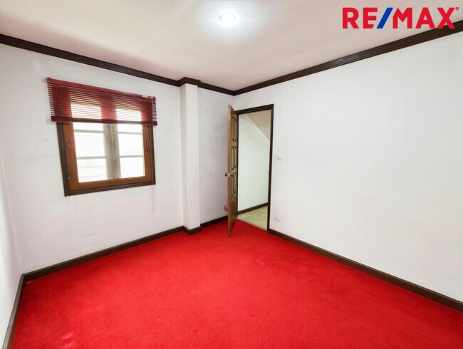 ขายบ้านเดี่ยวเมืองเอก รังสิต 94 ตร.ว. ใกล้ ม.รังสิต และรถไฟฟ้าหลักหก โครงสร้างแข็งแรง ราคาถูกที่สุดในย่าน!