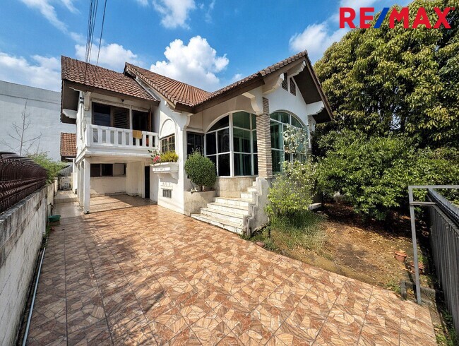 ขายบ้านเดี่ยวเมืองเอก รังสิต 94 ตร.ว. ใกล้ ม.รังสิต และรถไฟฟ้าหลักหก โครงสร้างแข็งแรง ราคาถูกที่สุดในย่าน!