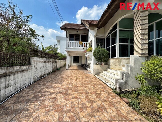 ขายบ้านเดี่ยวเมืองเอก รังสิต 94 ตร.ว. ใกล้ ม.รังสิต และรถไฟฟ้าหลักหก โครงสร้างแข็งแรง ราคาถูกที่สุดในย่าน!