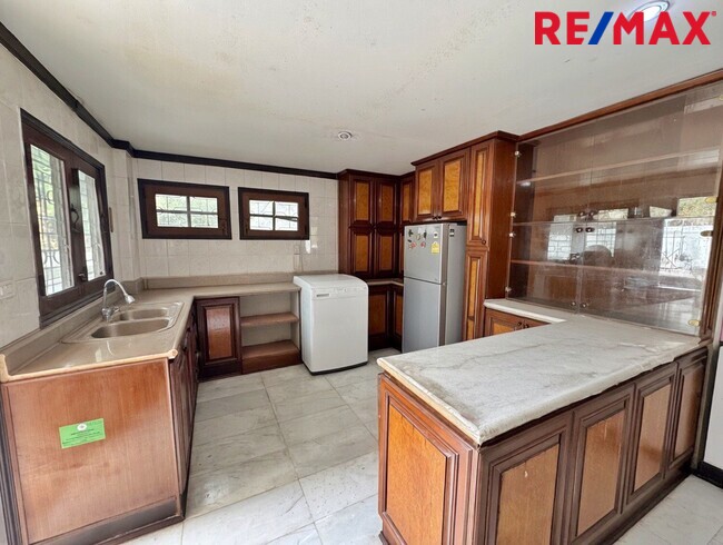 ขายบ้านเดี่ยวเมืองเอก รังสิต 94 ตร.ว. ใกล้ ม.รังสิต และรถไฟฟ้าหลักหก โครงสร้างแข็งแรง ราคาถูกที่สุดในย่าน!