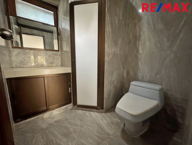 ขายบ้านเดี่ยวเมืองเอก รังสิต 94 ตร.ว. ใกล้ ม.รังสิต และรถไฟฟ้าหลักหก โครงสร้างแข็งแรง ราคาถูกที่สุดในย่าน!