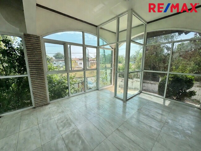 ขายบ้านเดี่ยวเมืองเอก รังสิต 94 ตร.ว. ใกล้ ม.รังสิต และรถไฟฟ้าหลักหก โครงสร้างแข็งแรง ราคาถูกที่สุดในย่าน!