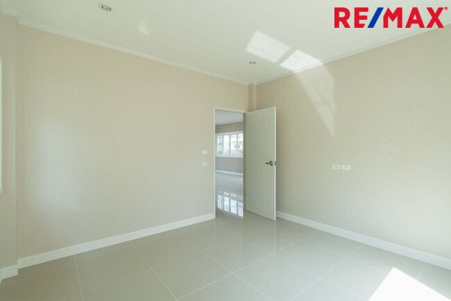 ขายบ้านเดี่ยว หมู่บ้านศุภาลัย ไพรด์ ประชาอุทิศ (Supalai Pride Prachauthit) ถนนเมน กว้าง 12 เมตร