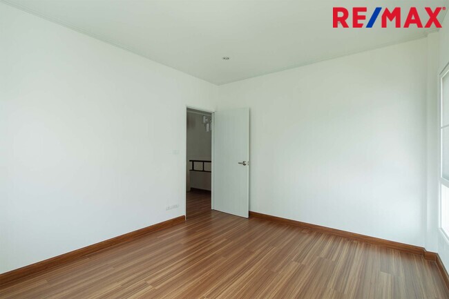 ขายบ้านเดี่ยว หมู่บ้านศุภาลัย ไพรด์ ประชาอุทิศ (Supalai Pride Prachauthit) ถนนเมน กว้าง 12 เมตร