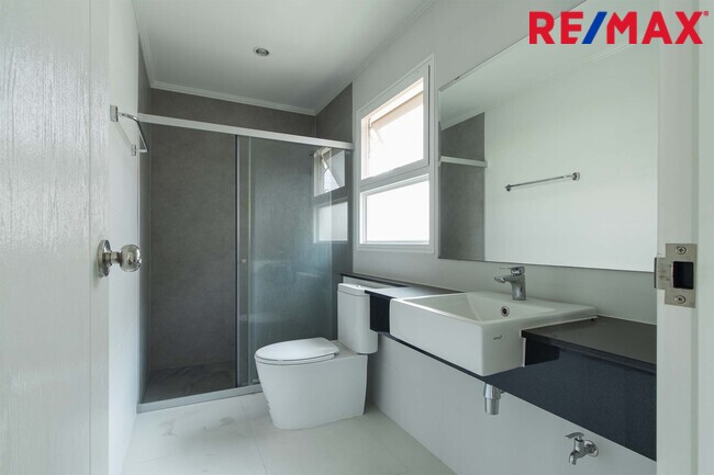 ขายบ้านเดี่ยว หมู่บ้านศุภาลัย ไพรด์ ประชาอุทิศ (Supalai Pride Prachauthit) ถนนเมน กว้าง 12 เมตร