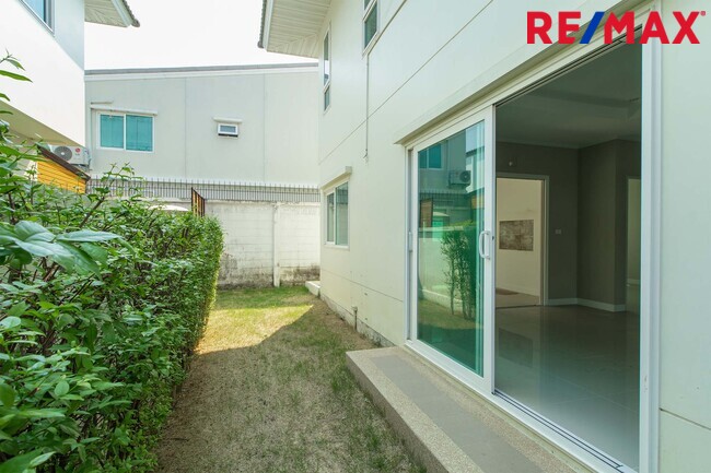 ขายบ้านเดี่ยว หมู่บ้านศุภาลัย ไพรด์ ประชาอุทิศ (Supalai Pride Prachauthit) ถนนเมน กว้าง 12 เมตร