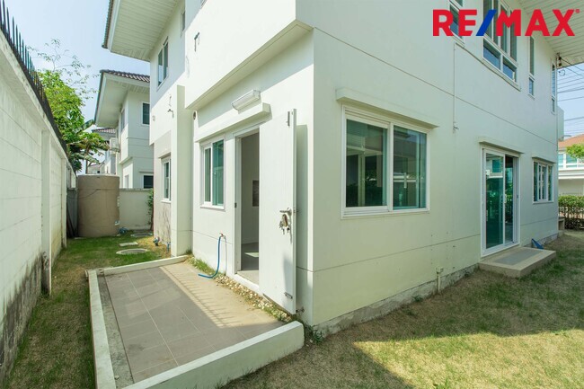 ขายบ้านเดี่ยว หมู่บ้านศุภาลัย ไพรด์ ประชาอุทิศ (Supalai Pride Prachauthit) ถนนเมน กว้าง 12 เมตร