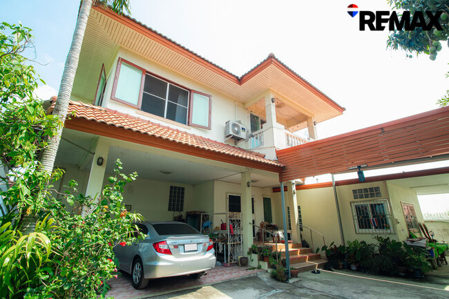 ขายบ้านพร้อมที่ดิน 200 ตร.ว. ถนนอุทยาน-พุทธมณฑล บ้านเดี่ยวหลังใหญ่ 4 นอน ใกล้ ม.มหิดล-ศาลายา