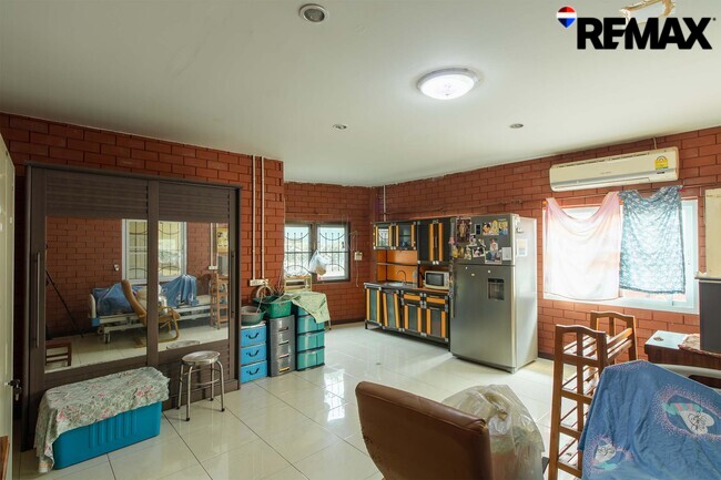 ขายบ้านพร้อมที่ดิน 200 ตร.ว. ถนนอุทยาน-พุทธมณฑล บ้านเดี่ยวหลังใหญ่ 4 นอน ใกล้ ม.มหิดล-ศาลายา