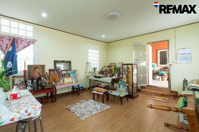 ขายบ้านพร้อมที่ดิน 200 ตร.ว. ถนนอุทยาน-พุทธมณฑล บ้านเดี่ยวหลังใหญ่ 4 นอน ใกล้ ม.มหิดล-ศาลายา