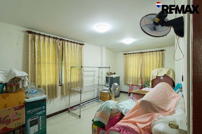 ขายบ้านพร้อมที่ดิน 200 ตร.ว. ถนนอุทยาน-พุทธมณฑล บ้านเดี่ยวหลังใหญ่ 4 นอน ใกล้ ม.มหิดล-ศาลายา