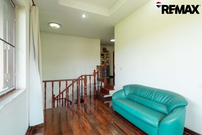 ขายบ้านพร้อมที่ดิน 200 ตร.ว. ถนนอุทยาน-พุทธมณฑล บ้านเดี่ยวหลังใหญ่ 4 นอน ใกล้ ม.มหิดล-ศาลายา