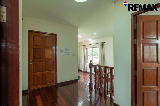 ขายบ้านพร้อมที่ดิน 200 ตร.ว. ถนนอุทยาน-พุทธมณฑล บ้านเดี่ยวหลังใหญ่ 4 นอน ใกล้ ม.มหิดล-ศาลายา