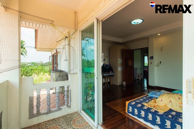 ขายบ้านพร้อมที่ดิน 200 ตร.ว. ถนนอุทยาน-พุทธมณฑล บ้านเดี่ยวหลังใหญ่ 4 นอน ใกล้ ม.มหิดล-ศาลายา