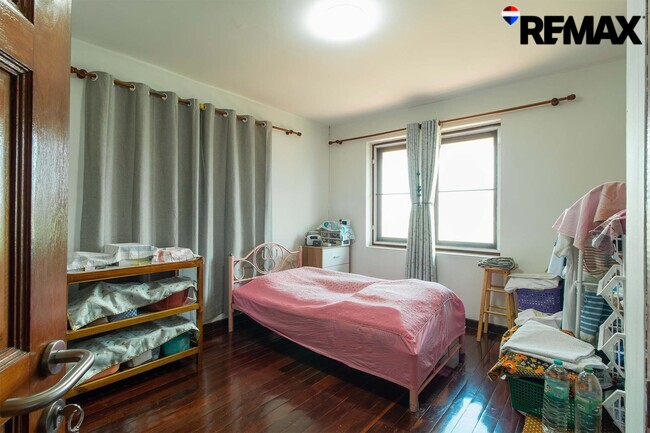 ขายบ้านพร้อมที่ดิน 200 ตร.ว. ถนนอุทยาน-พุทธมณฑล บ้านเดี่ยวหลังใหญ่ 4 นอน ใกล้ ม.มหิดล-ศาลายา