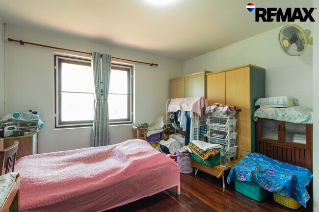 ขายบ้านพร้อมที่ดิน 200 ตร.ว. ถนนอุทยาน-พุทธมณฑล บ้านเดี่ยวหลังใหญ่ 4 นอน ใกล้ ม.มหิดล-ศาลายา