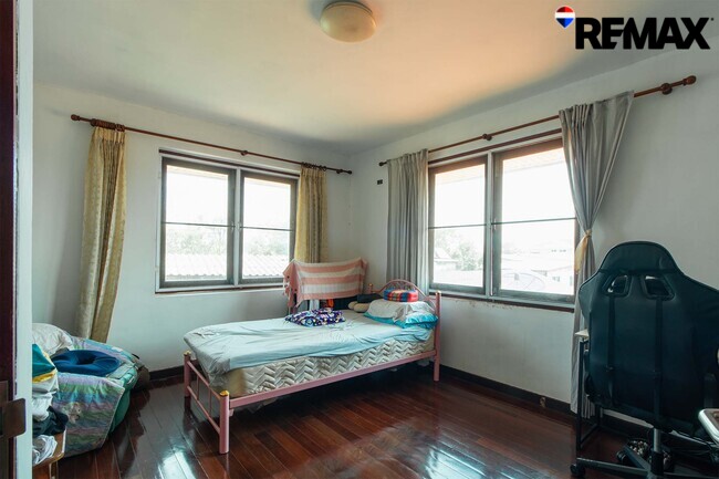 ขายบ้านพร้อมที่ดิน 200 ตร.ว. ถนนอุทยาน-พุทธมณฑล บ้านเดี่ยวหลังใหญ่ 4 นอน ใกล้ ม.มหิดล-ศาลายา