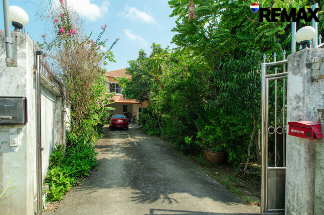 ขายบ้านพร้อมที่ดิน 200 ตร.ว. ถนนอุทยาน-พุทธมณฑล บ้านเดี่ยวหลังใหญ่ 4 นอน ใกล้ ม.มหิดล-ศาลายา