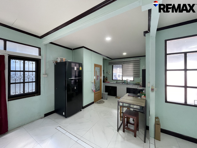 บ้านเดี่ยว 2 ชั้น พื้นที่ 50 ตร.ว. รีโนเวทใหม่ทั้งหลัง พร้อมอยู่ ทำเลศักยภาพย่านอ่อนนุช-ศรีนครินทร์ ใกล้ MRT สายสีเหลือง เหมาะสำหรับครอบครัวใหญ่
