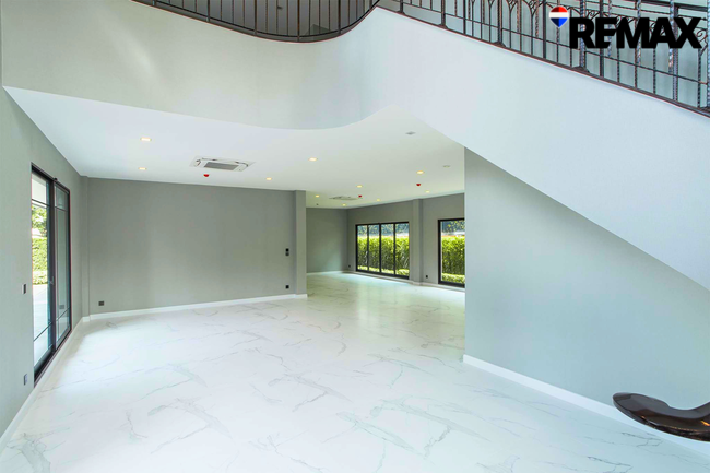 ขายบ้าน Grand Bangkok Boulevard ราชพฤกษ์ ปิ่นเกล้า หลังริม 126 ตารางวา ราคาถูกสุดในโครงการ