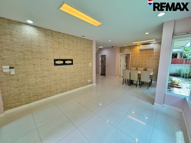 ขายบ้านเดี่ยว สัมมากร ราชพฤกษ์ 68 ตร.ว. ทำเลติดราชพฤกษ์ ใกล้ DBS และ MRT พร้อมเข้าอยู่