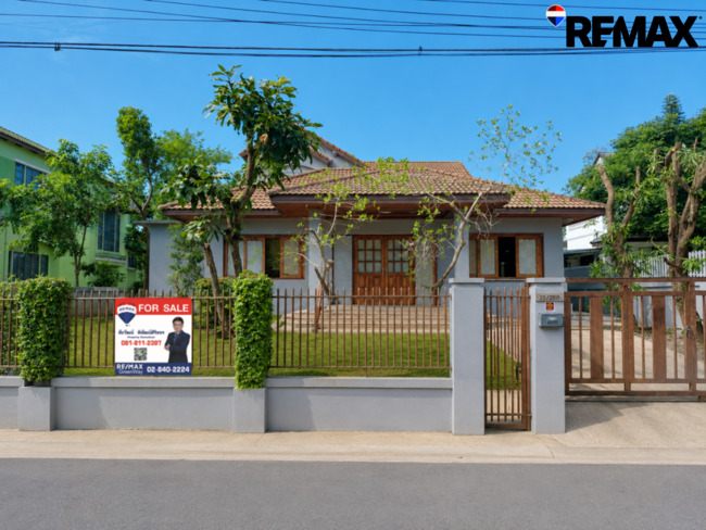 บ้าน​เดี่ยว​ลดา​วัลย์ ปิ่น​เก​ล้า​-พุทธ​มณฑล​สาย​ 3 ที่ดิน​ 143 ตาราง​วา​ "ความสงบเงียบที่ลงตัว"