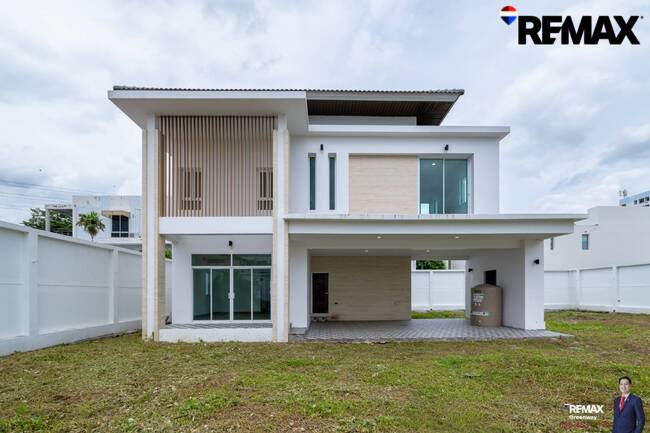 บ้านเดี่ยว พัฒนาการ แปลงใหญ่! Pattanakarn, 239 ตร.วา สั่งสร้างใหม่!! หลังมุม ใหญ่ XL ! มีพื้นที่สวนส่วนตัว 4 ห้องนอน [ ทุกห้องนอนมีห้องน้ำในตัว ]