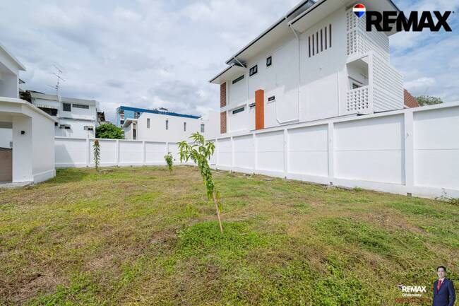 บ้านเดี่ยว พัฒนาการ แปลงใหญ่! Pattanakarn, 239 ตร.วา สั่งสร้างใหม่!! หลังมุม ใหญ่ XL ! มีพื้นที่สวนส่วนตัว 4 ห้องนอน [ ทุกห้องนอนมีห้องน้ำในตัว ]