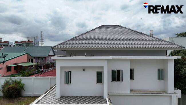 บ้านเดี่ยว พัฒนาการ แปลงใหญ่! Pattanakarn, 239 ตร.วา สั่งสร้างใหม่!! หลังมุม ใหญ่ XL ! มีพื้นที่สวนส่วนตัว 4 ห้องนอน [ ทุกห้องนอนมีห้องน้ำในตัว ]