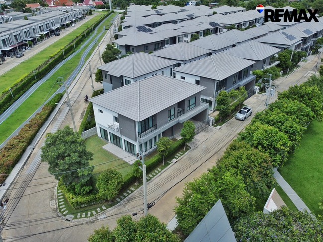 ขายบ้านเดี่ยวแปลงมุม หลังใหญ่ที่สุดในโครงการ! Centro ราชพฤกษ์–สวนผัก (5 นอน 342 ตร.ม.) ใกล้ทางด่วนศรีรัช แค่ 5 นาที