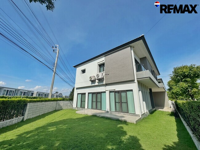 ขายบ้านเดี่ยวแปลงมุม หลังใหญ่ที่สุดในโครงการ! Centro ราชพฤกษ์–สวนผัก (5 นอน 342 ตร.ม.) ใกล้ทางด่วนศรีรัช แค่ 5 นาที