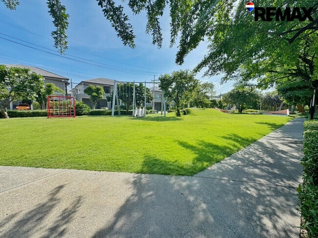 ขายบ้านเดี่ยวแปลงมุม หลังใหญ่ที่สุดในโครงการ! Centro ราชพฤกษ์–สวนผัก (5 นอน 342 ตร.ม.) ใกล้ทางด่วนศรีรัช แค่ 5 นาที